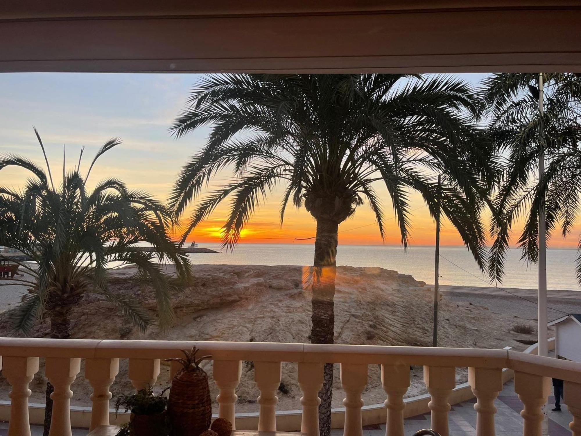 Modern Apartment Directly On The Beach With Wifi And Air Conditioning El Campello Esterno foto